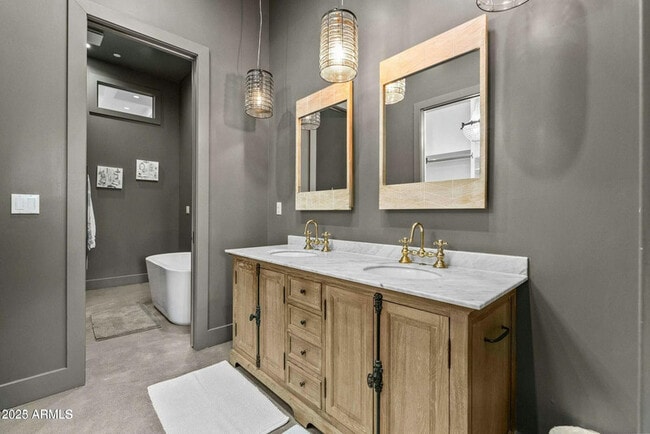 Building Photo - 7861 E Vía Marina