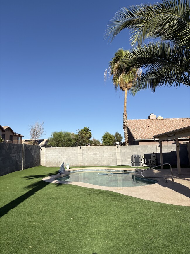 Building Photo - 8456 W Cherry Hills Dr