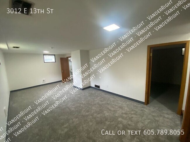 Building Photo - 3012 E 13th St