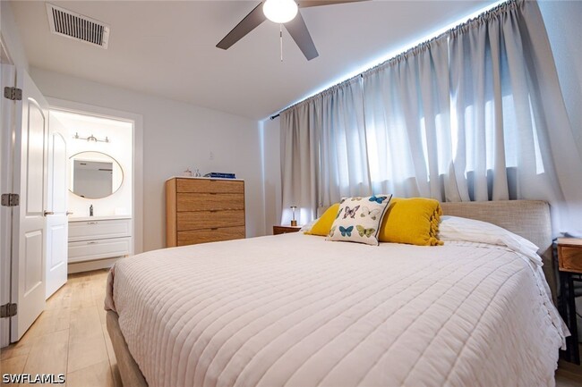 Building Photo - 811 94th Ave N