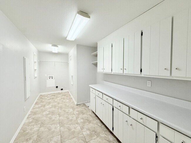 Building Photo - 5136 Hamilton Ln