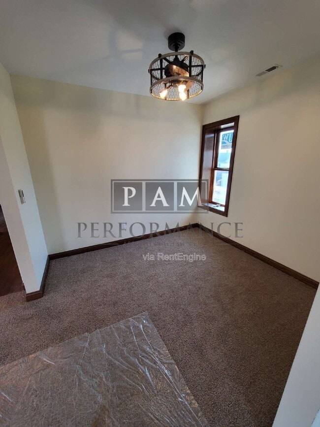 Building Photo - 5525 W North Ave