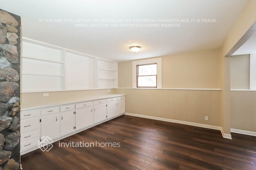 Building Photo - 42 Holly Dr