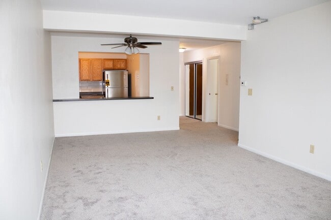 Building Photo - Updated 1 Bedroom Condo in Brown Deer