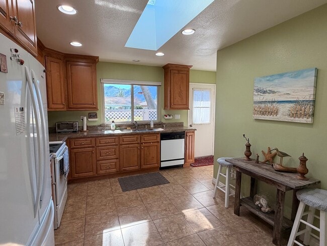 Building Photo - Fully furnished (short term) home in Camarillo's Premier Senior Community - Leisure Village