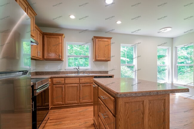 Building Photo - 448 Maple Ln