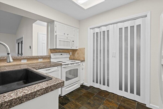 Building Photo - 361 Fantail Loop