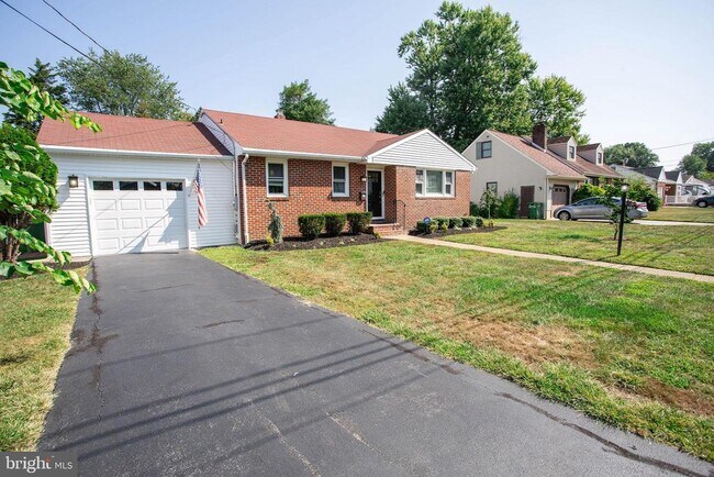 Building Photo - 196 Munger Ave