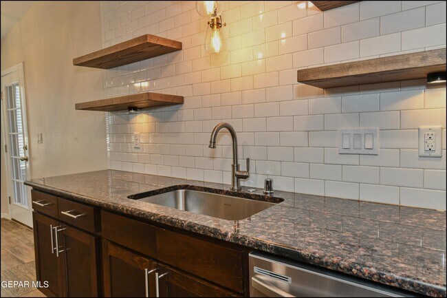 Building Photo - 12060 Mesquite Thorn Dr