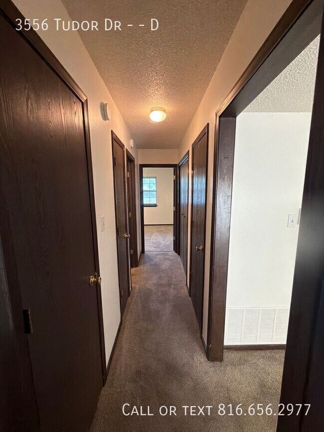 Building Photo - 3556 Tudor Dr