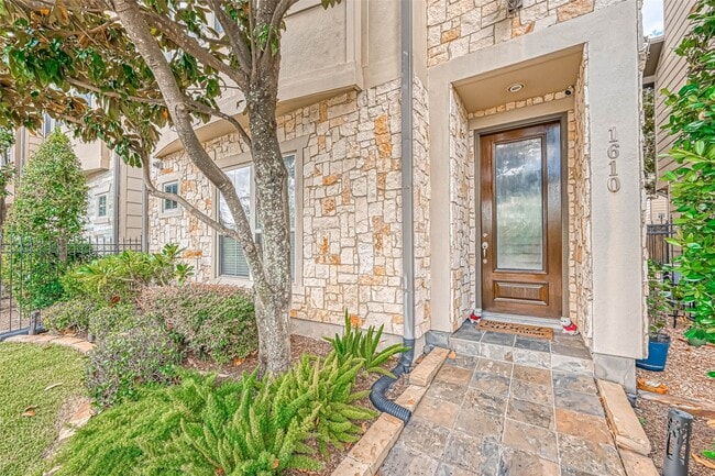 Building Photo - 1610 Ennis St