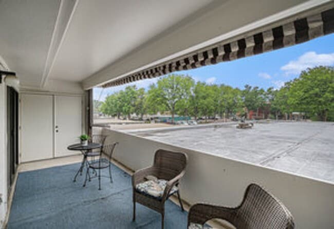 Building Photo - Cute 2 Bed Condo in Old Town