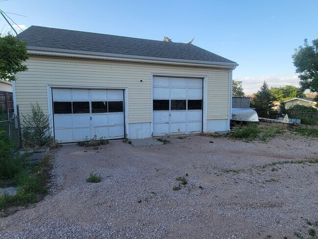 Building Photo - 431 E Van Buren St