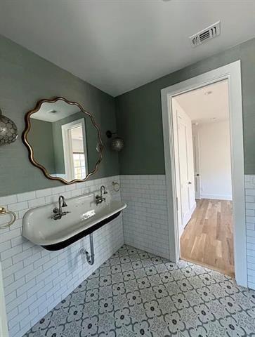 Building Photo - 5800 Goodwin Ave