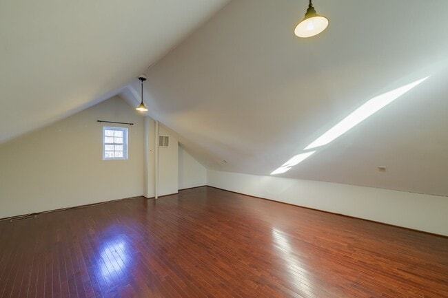 Building Photo - Modern End-Unit Townhome with Garage + Outdoor Space in SE DC