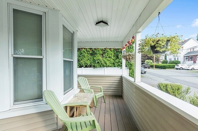 Building Photo - 30 Maple Ave