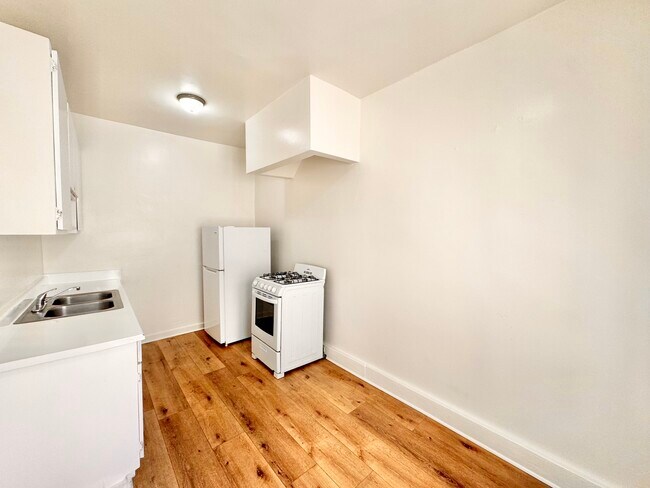 Building Photo - 739 Normandie Ave