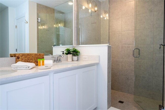 Building Photo - 686 Longboat Dr