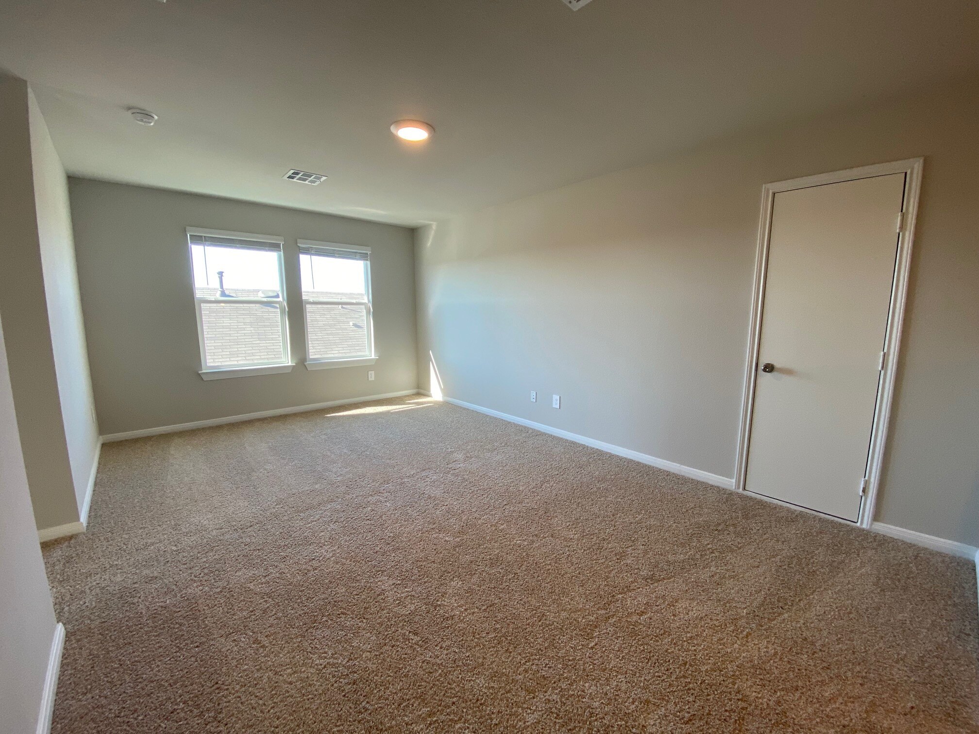 Building Photo - 154 Solitude Dr