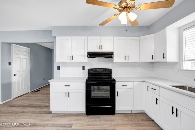 Building Photo - 207 Coville Dr