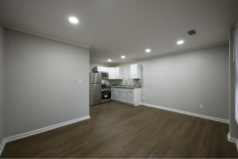 Building Photo - 165 E Charles St