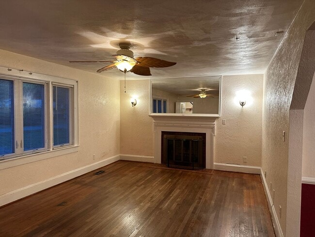 Building Photo - 2 Bedroom Downstairs Duplex in Norfolk