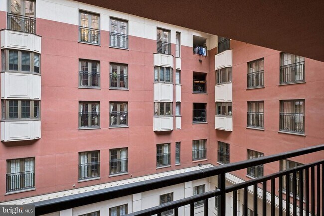 Building Photo - 219 S 18th St