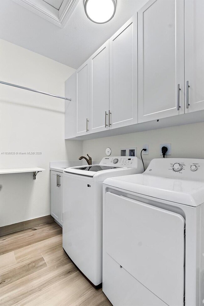 Building Photo - 115 SW 127th Terrace