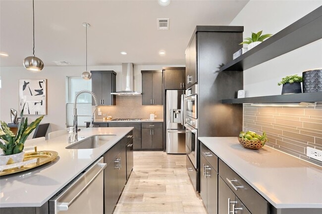Building Photo - 2301 Bluebonnet Ln