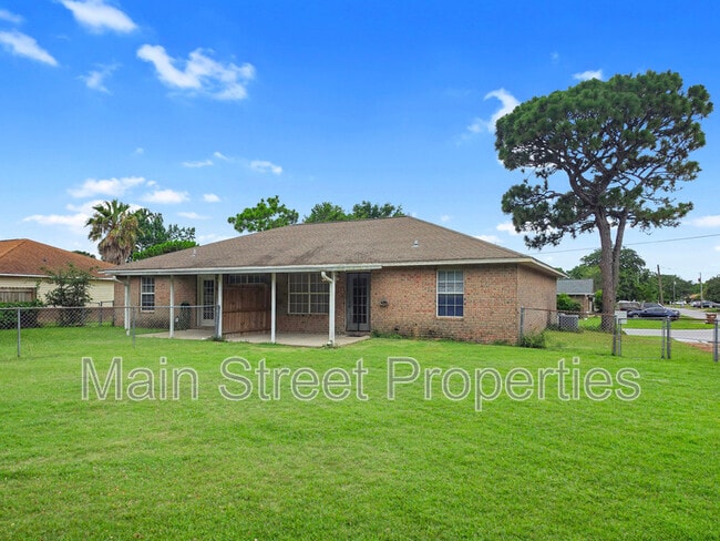 Building Photo - 3359 Green Briar Cir