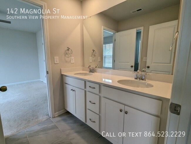 Building Photo - 142 Magnolia St