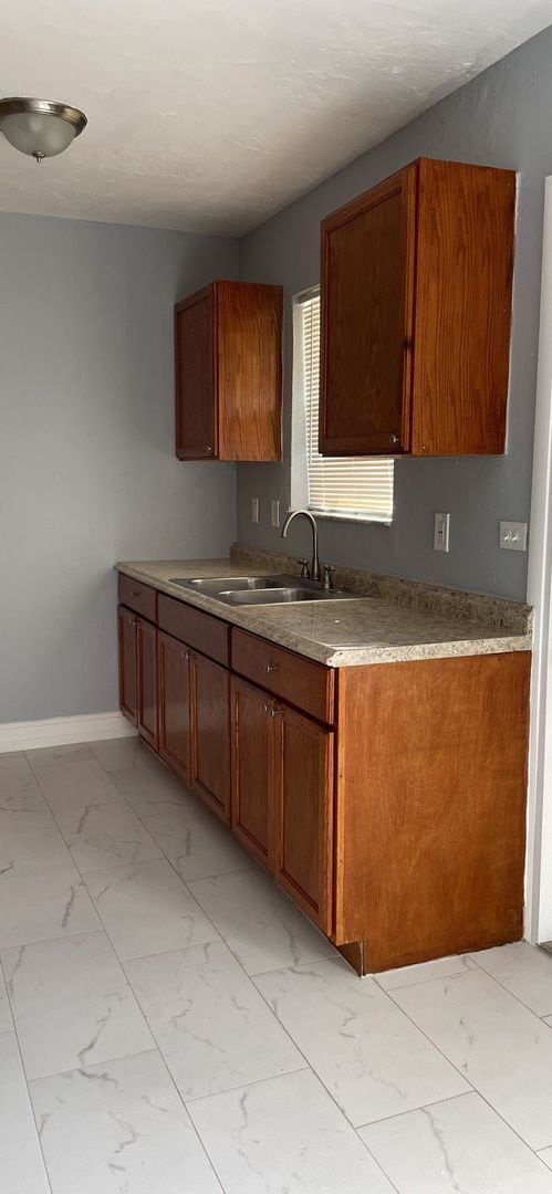 Building Photo - 3/1 Home for rent