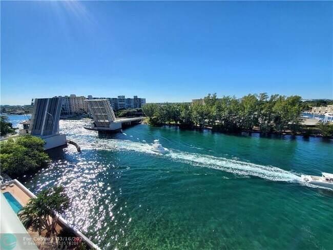 Building Photo - 1401 N Riverside Dr