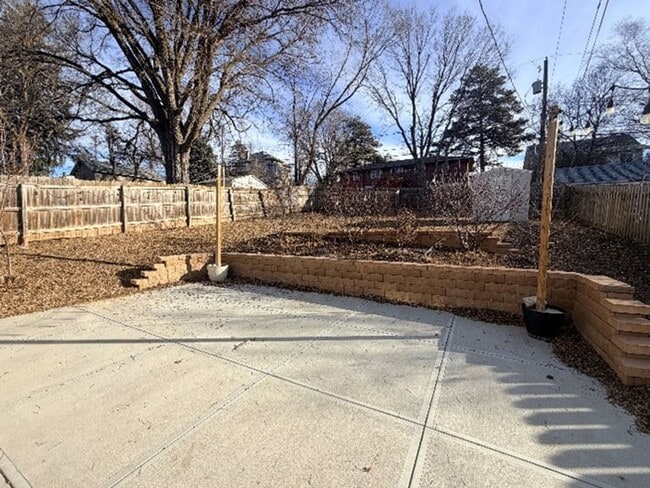 Building Photo - Row Home Available In Omaha