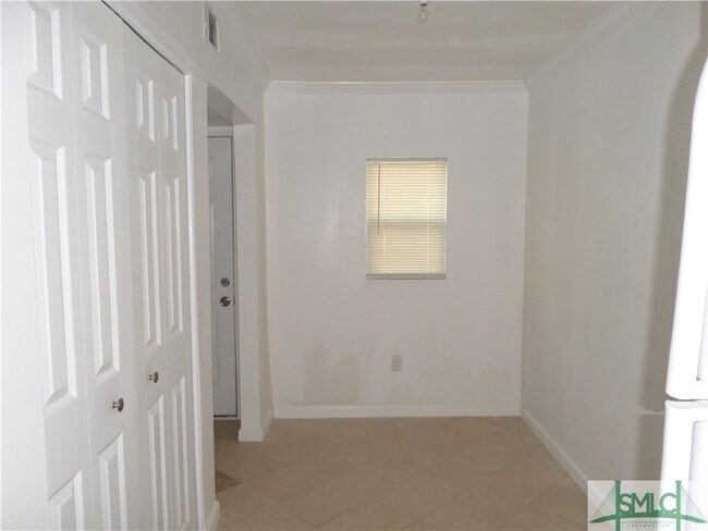 Building Photo - 632 W 42nd St
