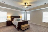 Building Photo - 708 Tree Top Trl