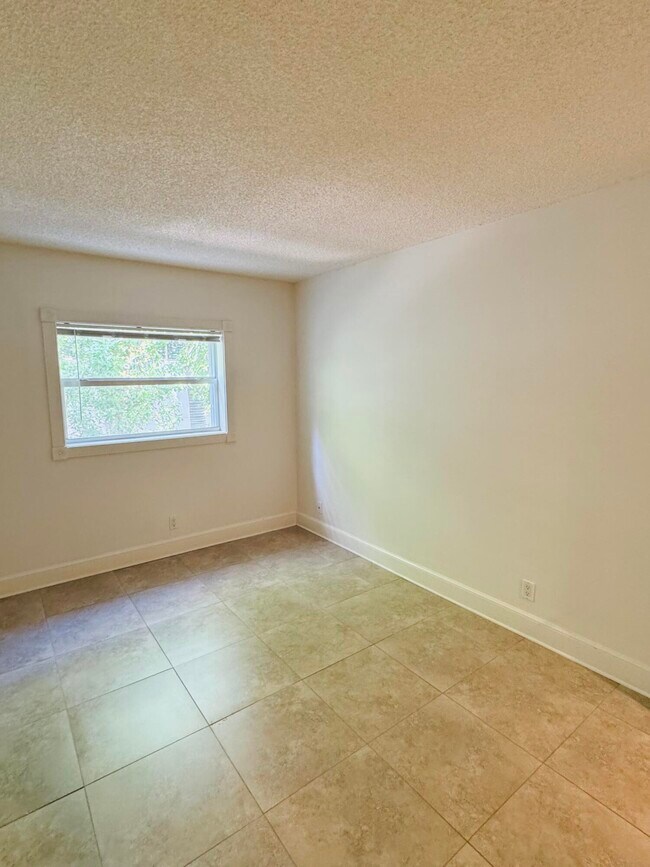 Building Photo - 1527 S Flagler Dr