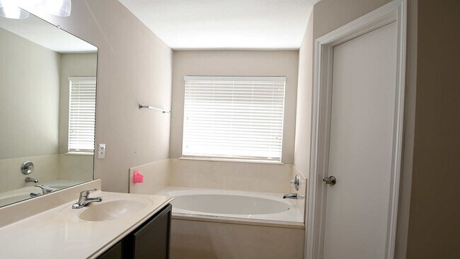 Building Photo - 15223 Stoneyview Dr