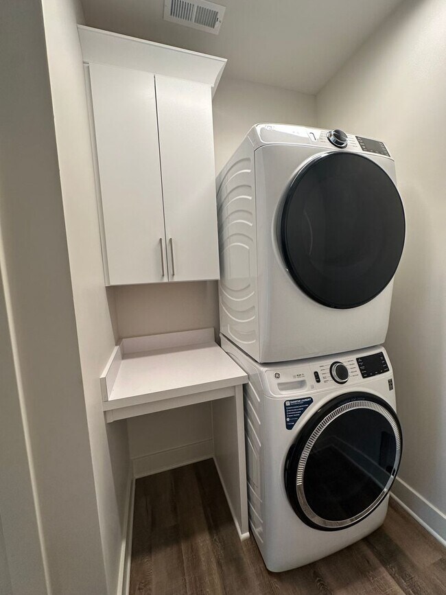 Building Photo - Brand New Norton Commons Condo!