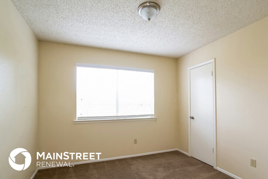 Building Photo - 1526 Rushworth Dr