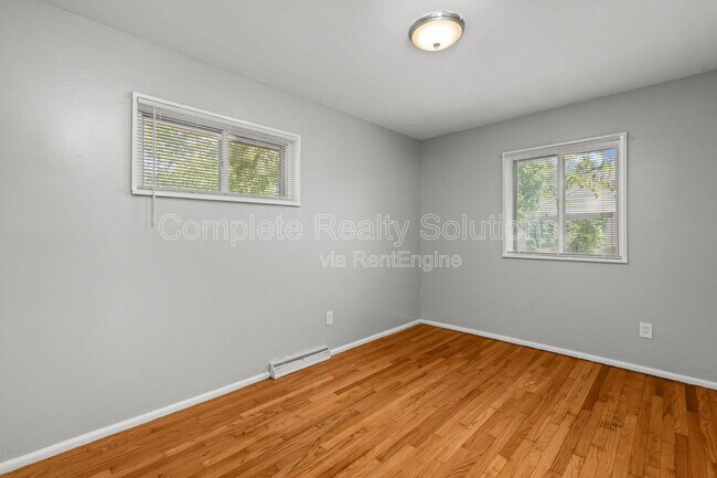 Building Photo - 10116 Crown Point Dr