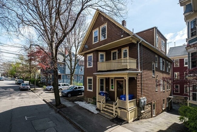 Building Photo - 39 Perry St
