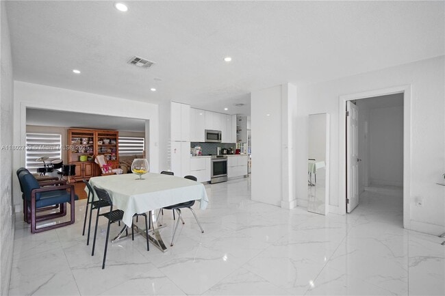 Building Photo - 1314 W 80th St