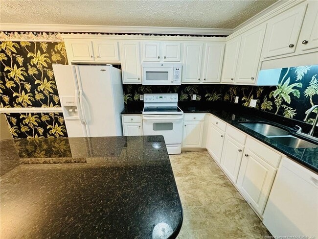 Building Photo - 616 Amberdale W Cir