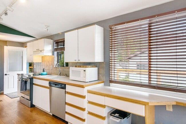 Building Photo - Pets Negotiable, Open Floor Plan and Stora...