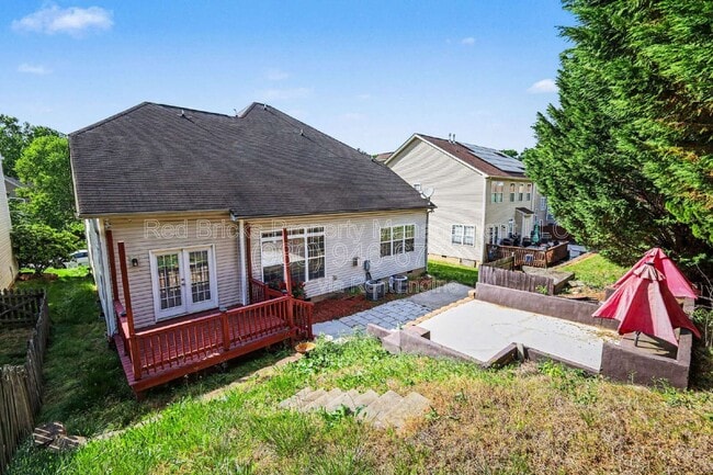 Building Photo - 2119 Baggins Ln