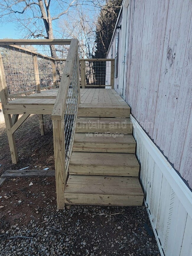 Building Photo - 15 Sarah Hill