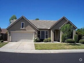 Building Photo - Single Story Home in Roseville on a Corner...