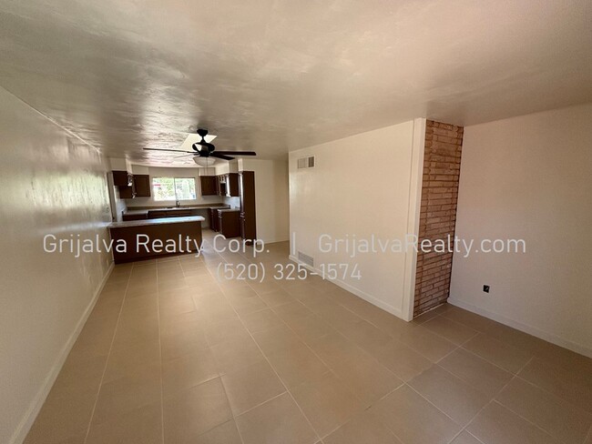 Building Photo - MOVE IN SPECIAL! Remodeled 4 Bed, 2 Bath E...