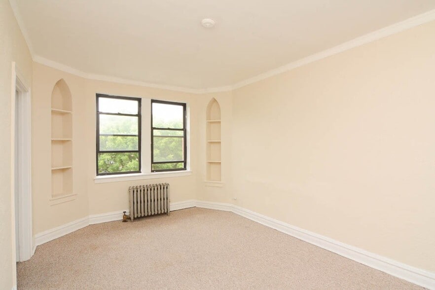 Building Photo - 4842 N Damen Ave